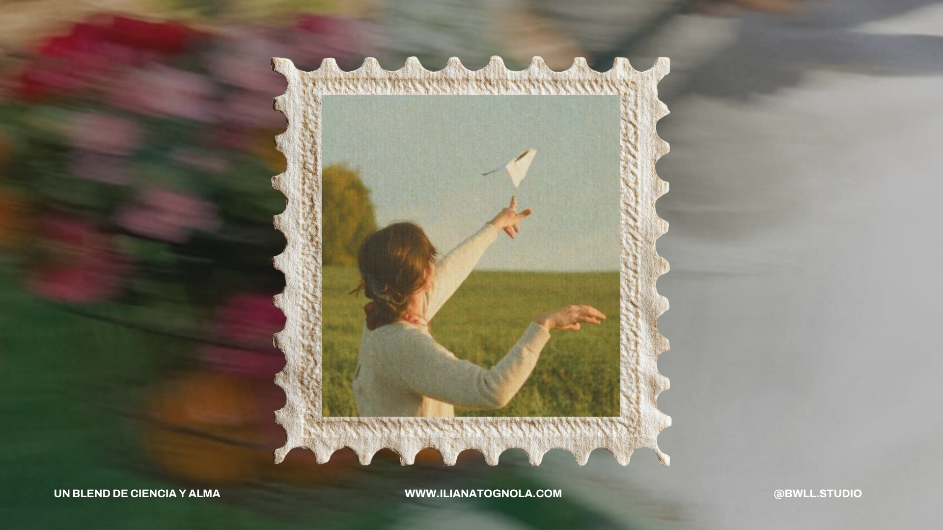 Sello postal con una mujer lanzando un avión de papel sobre un fondo de flores en movimiento